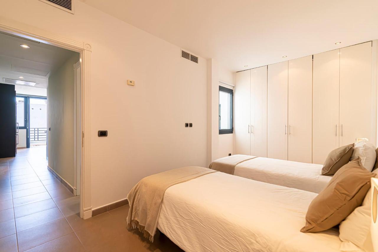 Luxury Holidays Suites, Playa De Los Cristianos Los Cristianos  Bagian luar foto